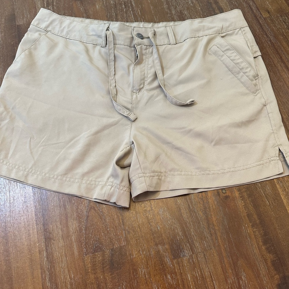 Magellan Outdoors Women's Beige Cargo Shorts